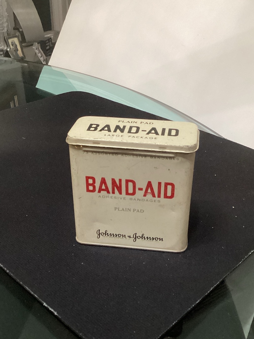 Vintage BAND-AID Tin - 73 assorted adhesive Bandages in Red & White Tin